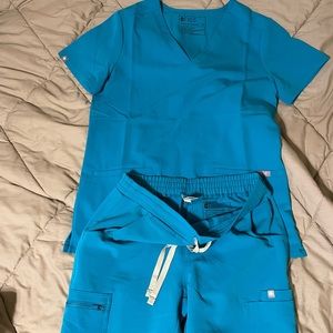 FIGS - Teal scrubs, size extra small (xs)
